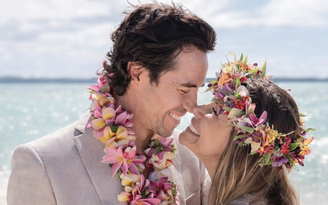 Vợ kém 60 tuổi của 'ông trùm Playboy' tái hôn sau 9 năm