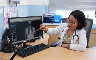 Uống nước cũng nghẹn, bé trai 3 năm khổ vì bệnh hiếm, từng bị chẩn đoán nhầm