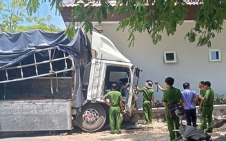 Xe tải lao xuống vực ở Lâm Đồng: Vệt trượt hơn 200 m