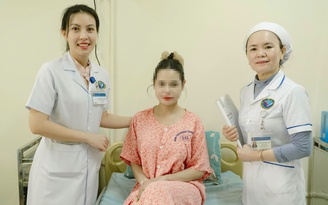 Chủ quan đau bụng kéo dài, người phụ nữ phát hiện khối u buồng trứng 14 cm