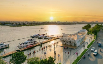 Ngắm hoàng hôn châu Âu thơ mộng giữa lòng Van Phuc City