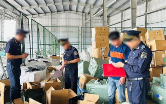 15.000 mỹ phẩm, giày túi hiệu Hermes, LV...  giả bị hải quan bắt giữ
