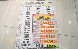 Trúng độc đắc 5 tờ xổ số miền Nam, cả nhà mừng rỡ nhận tiền mặt