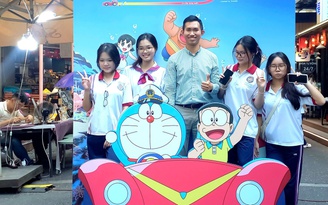 Rủ nhau check-in cùng mèo máy Doraemon, tìm về ký ức tuổi thơ