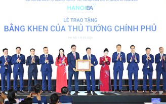 Hội Doanh nghiệp trẻ Hà Nội đón nhận bằng khen của Chính phủ