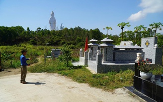 Quảng Ngãi: Hơn 2,1 ha đất nông nghiệp biến thành khu an táng