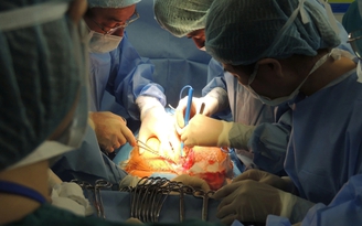 TP.HCM: Cứu sản phụ bị nhau cài răng lược thể nặng, mất gần 10 lít máu