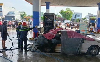 Vụ cháy ô tô khiến 2 người tử vong: Trên xe chứa hàng chục khối pin 24V, 9 bình ắc quy