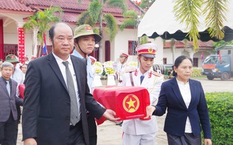 Đón nhận 8 hài cốt liệt sĩ hy sinh trên đất bạn Lào