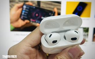 Khám phá tính năng chia sẻ âm thanh không dây của AirPods