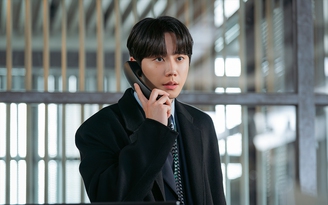 Lee Jun Young: Từ idol bị chê đến diễn viên phim giờ vàng