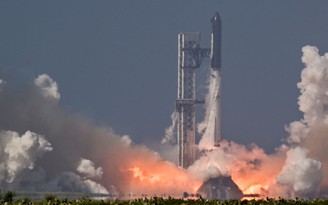 Tổ hợp Starship V3 khổng lồ của SpaceX lần đầu rời bệ phóng