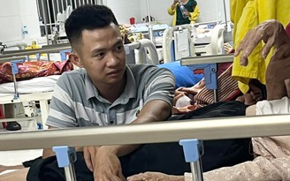 Chàng trai làm điều dưỡng riêng cho bà nội