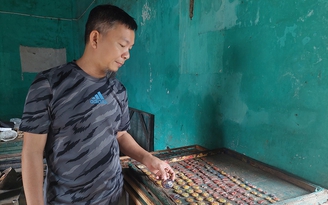 Chuyện người làm nghề độc lạ: Đồ tái chế thành trang sức độc bản Chuyện người làm nghề độc lạ: Đồ tái chế thành trang sức độc bản