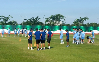 U.19 Việt Nam tập buổi đầu tại Indonesia: Điều kiện khá khắc nghiệt nhưng…