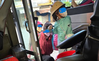 Xe hợp đồng trá hình của Duy Quý - Thảo Châu lại 'quần thảo' tại Vĩnh Long