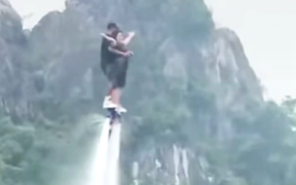 Vận động viên và du khách gặp nạn khi chơi flyboard tại Ninh Bình