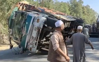 Tài xế ngủ gật, xe chở người tị nạn Afghanistan lật úp: ít nhất 22 người chết
