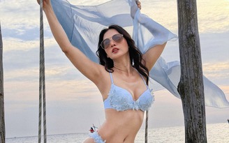 Anh Thư diện bikini khoe đường cong nóng bỏng ở tuổi 44