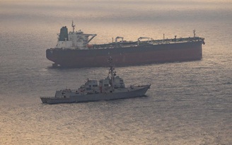 Iran nói đã ngăn tàu chiến Mỹ tiến vào eo biển Hormuz, Mỹ lên tiếng
