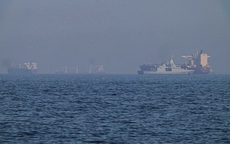 Mỹ bắt đầu giải tỏa tàu thuyền khỏi eo biển Hormuz