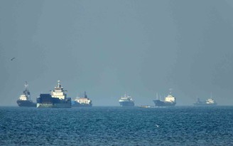 Thỏa thuận ngừng bắn Mỹ - Iran lung lay sau đụng độ ở Hormuz