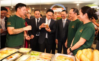 Bánh mì Việt vào khách sạn 4 sao ở Singapore