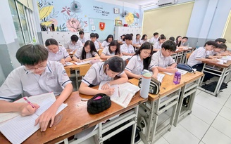 Thi lớp 10: Tỷ lệ chọi trường tốp đầu thấp hơn trường tốp 2, có nên đổi nguyện vọng?