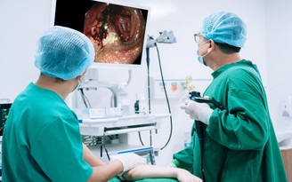 Đi ngoài phân đen nhiều ngày, người đàn ông bất ngờ phát hiện xuất huyết tiêu hóa