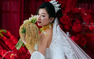 Cô dâu cầm bó lúa làm hoa cưới, khách nhìn là đoán nghề chú rể