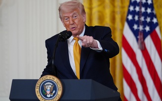 Ông Trump ra tối hậu thư thuế quan với EU