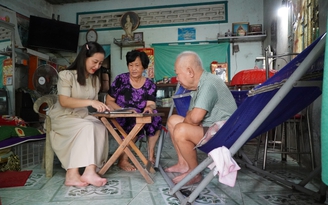 Thủ tục gọn, dân lợi: Làm cả thứ bảy, đến tận nhà hỗ trợ