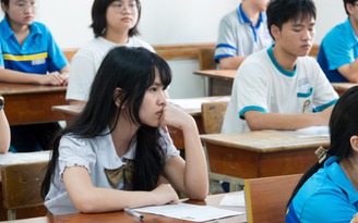 Ngoài tốt nghiệp THPT, nhiều thí sinh lớp 12 có 3-4 kỳ thi khác để vào ĐH
