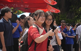 Thí sinh thi tốt nghiệp THPT mơ trở thành tỉ phú, cưới vợ đẹp...