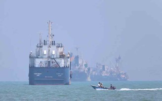 Eo biển Hormuz mở cửa lại, giá dầu khi nào 'về bờ'?