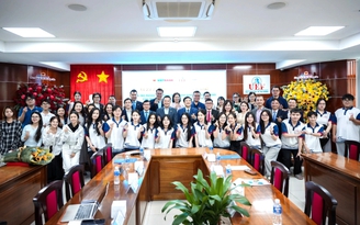 Phòng thực hành hơn 1 tỉ đồng mô phỏng nghiệp vụ ngân hàng cho sinh viên