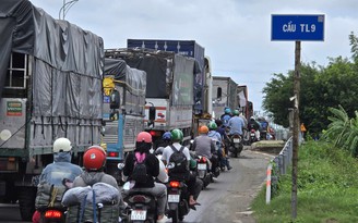Vì sao cửa ngõ Mỹ Hạnh nối Tây Ninh với TP.HCM thường xuyên kẹt xe?