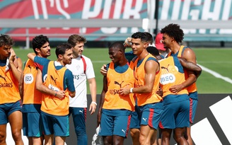 Đàn em Ronaldo khiến nội bộ Bồ Đào Nha tranh cãi dữ dội, HLV Martinez phải ‘đại phẫu’ khẩn cấp