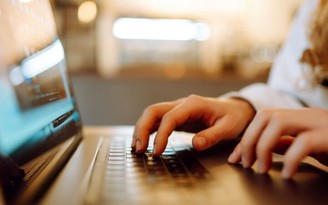 Lý do dân văn phòng vẫn chuộng chuột dù laptop có touchpad?