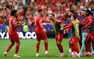 Bồ Đào Nha trả lời đanh thép Henry: Ronaldo ghi bàn, đội bóng ghi bàn