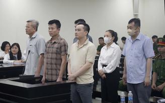 Cựu giám đốc 'sắp lên bàn mổ vẫn phải mang tiền nộp cho sếp'