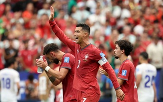 ‘Phù thủy’ Ghana tiên đoán Ronaldo vô địch World Cup, mở khóa cho Harry Kane ghi bàn