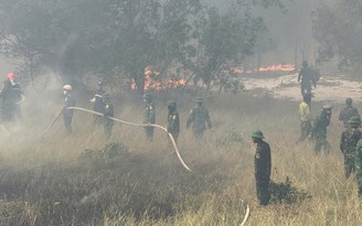 Liên tục cháy rừng tại Quảng Trị, bộ đội 'bật chế độ' sẵn sàng xử lý