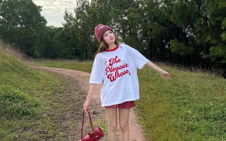 Phá vỡ sự đơn điệu với áo oversized đầy ngẫu hứng