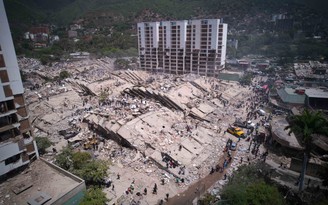 Nỗ lực tìm phép màu sau thảm họa động đất Venezuela