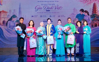 Lan tỏa giá trị áo dài qua chương trình 'Áo dài gắn kết gia đình Việt'