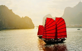 Thuyền buồm Hạ Long chính thức đón khách