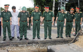 Thượng tướng Lê Quang Minh kiểm tra công tác tìm kiếm hài cốt liệt sĩ