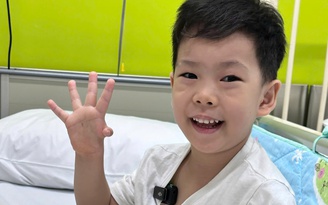 Hành trình 4 năm rưỡi tìm lại bàn tay trọn vẹn cho cậu bé có "ngón tay rơi"