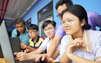 Điểm chuẩn lớp 10 tăng mạnh, TP.HCM tuyển sinh vượt chỉ tiêu